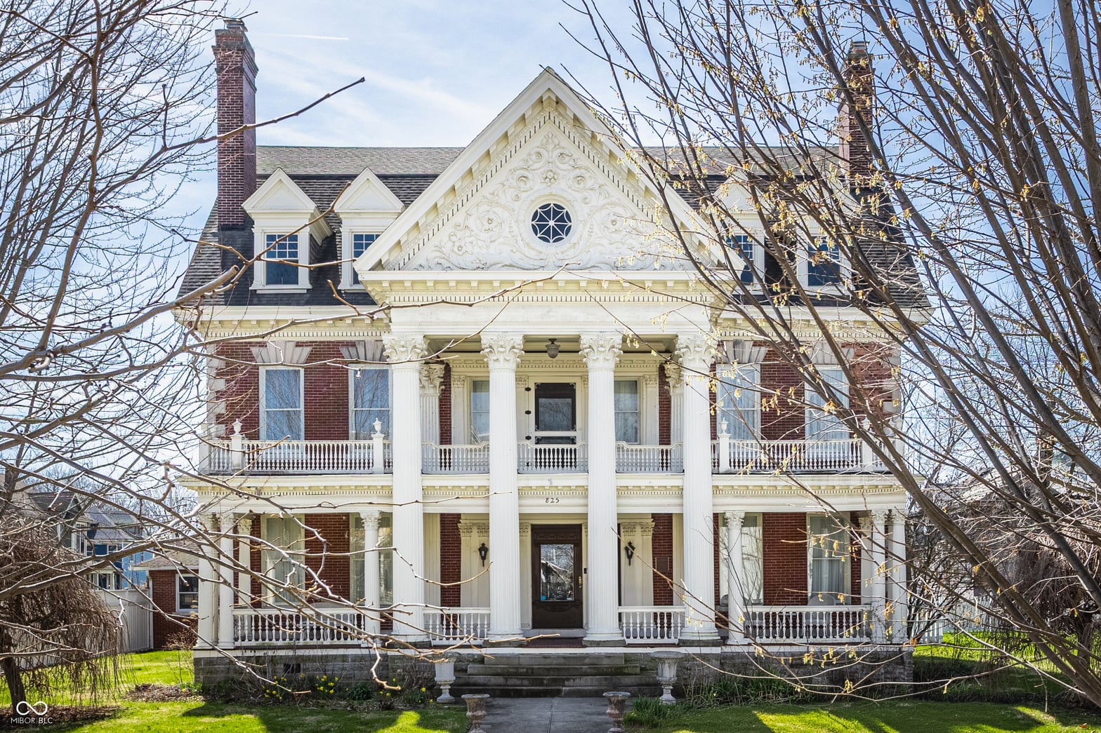 Front exterior at 825 E Washington Street, Muncie, IN
