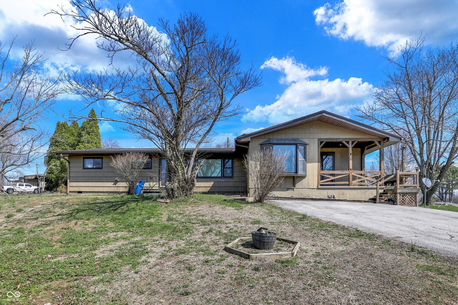 Photo of 122 Edgewood Drive, Bedford, IN