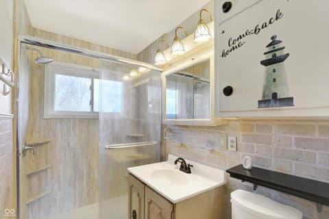 Photo of 122 Edgewood Drive, Bedford, IN