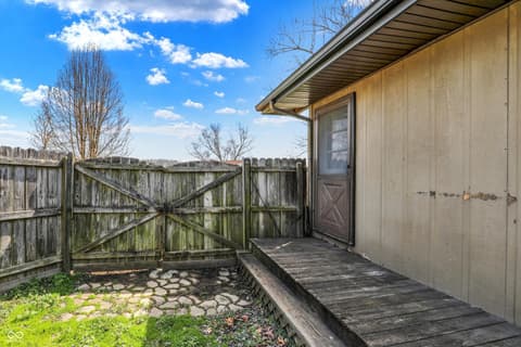 Photo of 122 Edgewood Drive, Bedford, IN
