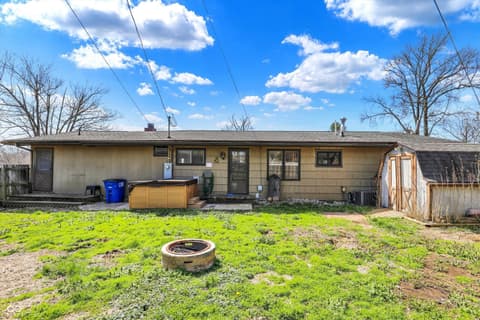Photo of 122 Edgewood Drive, Bedford, IN
