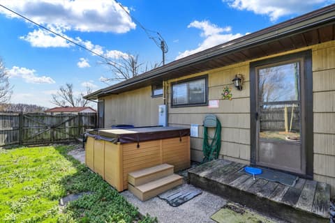 Photo of 122 Edgewood Drive, Bedford, IN