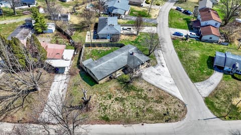 Photo of 122 Edgewood Drive, Bedford, IN