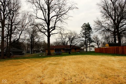 Yard at 1035 N Scatterfield Road, Anderson, IN