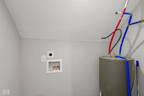 Laundry room at 2209 Noble Street, Anderson, IN
