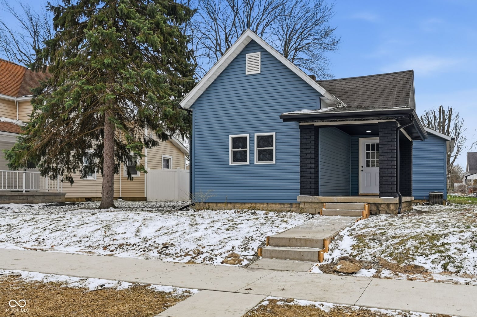 Front exterior at 404 E Thompson Street, Winchester, IN