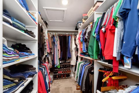 Walk In Closets — 9940 Delmore Drive, Fishers, IN