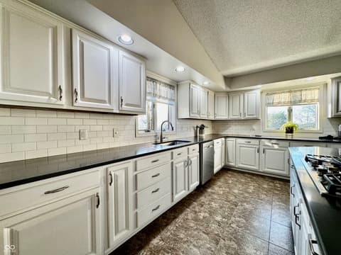 Photo of 1531 S County Road 150 W, Brownstown, IN