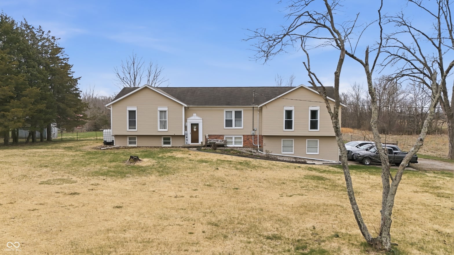 Photo of 17975 E County Road 365 N, Hope, IN