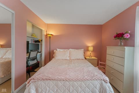 Photo of 17975 E County Road 365 N, Hope, IN