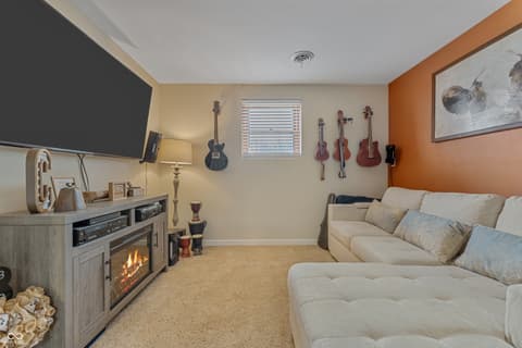 Photo of 17975 E County Road 365 N, Hope, IN