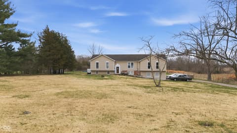 Photo of 17975 E County Road 365 N, Hope, IN