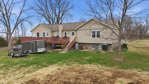 Photo of 17975 E County Road 365 N, Hope, IN