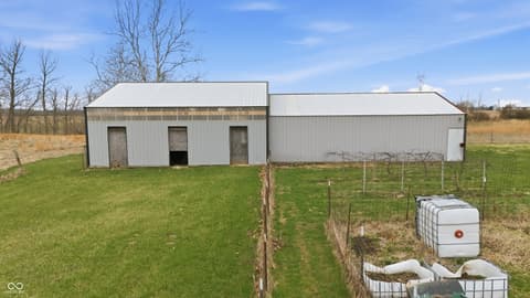 Photo of 17975 E County Road 365 N, Hope, IN
