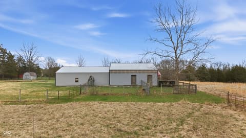 Photo of 17975 E County Road 365 N, Hope, IN