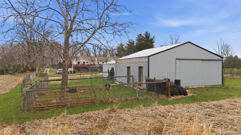 Photo of 17975 E County Road 365 N, Hope, IN