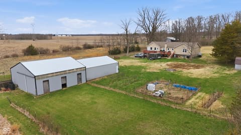 Photo of 17975 E County Road 365 N, Hope, IN
