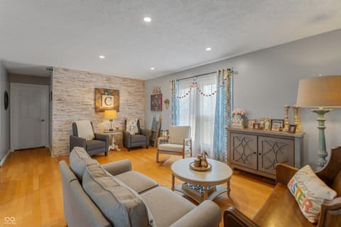 Photo of 17975 E County Road 365 N, Hope, IN