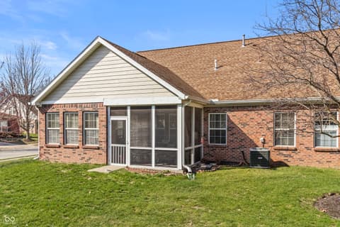 Photo of 5079 Bally Bunion Drive, Avon, IN