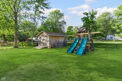 Yard at 3012 E 6th Street, Anderson, IN