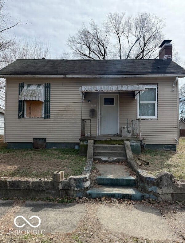 Front exterior at 817 N 11th Street, Vincennes, IN