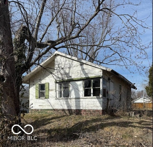 Front exterior at 812 W 3rd Street, Bicknell, IN