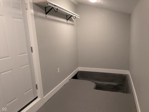 Laundry room at 3432 Hamilton Place, Anderson, IN
