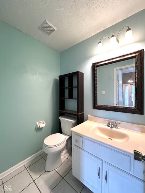 Primary bathroom at 12423 Ensley Place, Fishers, IN