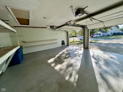 Garage at 12423 Ensley Place, Fishers, IN