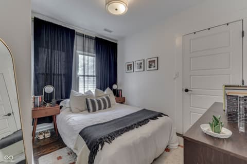 Photo of 818 Parkway Avenue, Indianapolis, IN