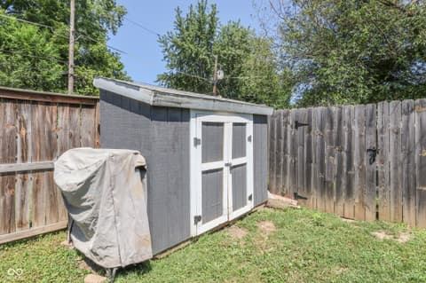 Photo of 818 Parkway Avenue, Indianapolis, IN