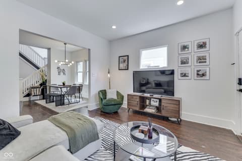 Photo of 818 Parkway Avenue, Indianapolis, IN