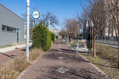 Community — 727 N Illinois Street, Indianapolis, IN