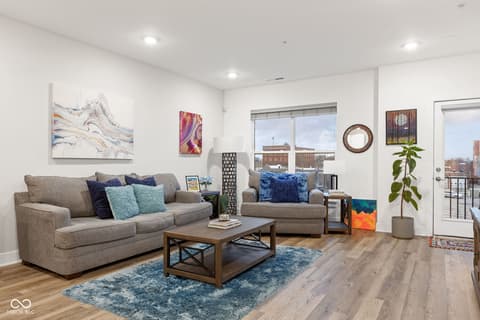 Living room at 727 N Illinois Street, Indianapolis, IN