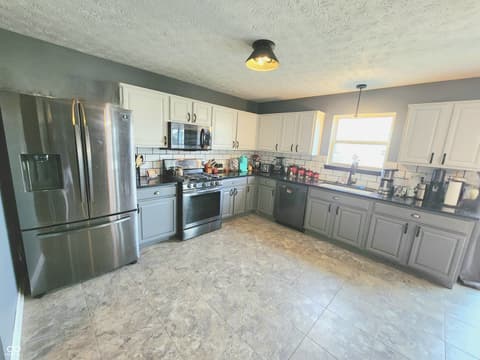 Photo of 1606 Huntzinger Boulevard, Pendleton, IN