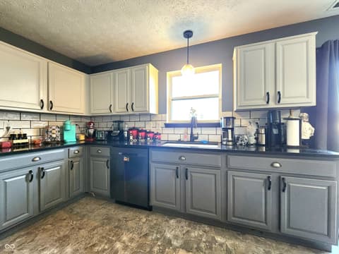 Photo of 1606 Huntzinger Boulevard, Pendleton, IN