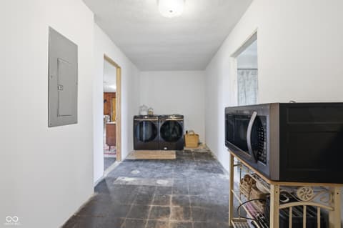 Laundry room at 6501 W County Road 1300 N, Russellville, IN