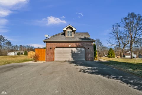 Photo of 560 Woodridge, North Vernon, IN