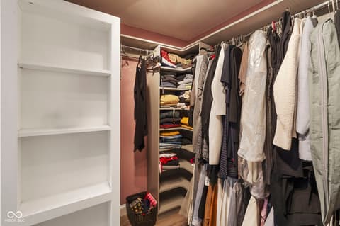 Walk In Closets — 6400 Avalon Boulevard, Avon, IN