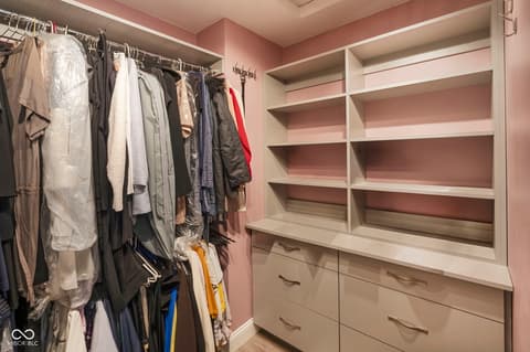 Walk In Closets — 6400 Avalon Boulevard, Avon, IN