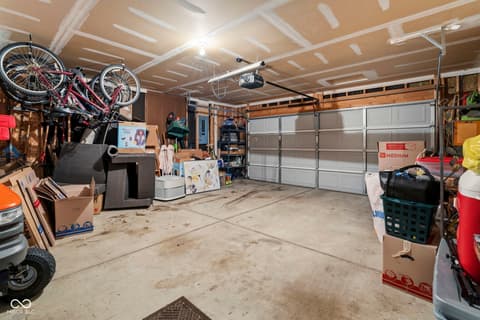Garage at 6400 Avalon Boulevard, Avon, IN