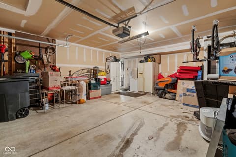 Garage at 6400 Avalon Boulevard, Avon, IN