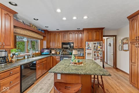 Photo of 10373 Quiet Way, Indianapolis, IN
