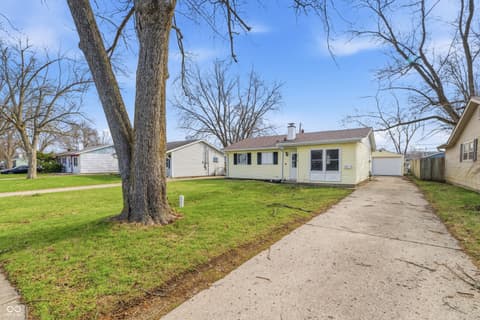 Front exterior at 2818 Apache Drive, Anderson, IN