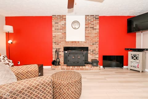 Living room at 2430 E Us Highway 136, Pittsboro, IN