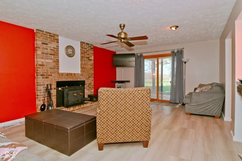 Living room at 2430 E Us Highway 136, Pittsboro, IN