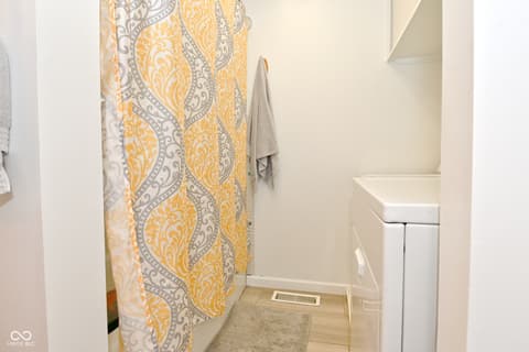 Laundry room at 2430 E Us Highway 136, Pittsboro, IN
