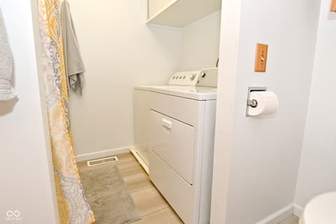 Laundry room at 2430 E Us Highway 136, Pittsboro, IN