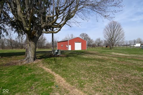 Yard at 2430 E Us Highway 136, Pittsboro, IN
