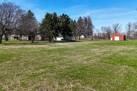 Yard at 2430 E Us Highway 136, Pittsboro, IN